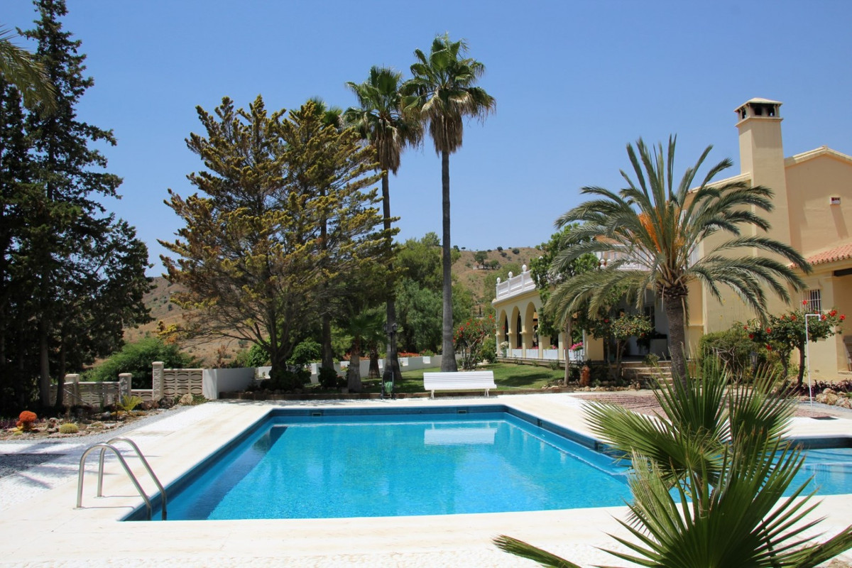 8 bedrooms Villa in Benajarafe, Spain No. 60181