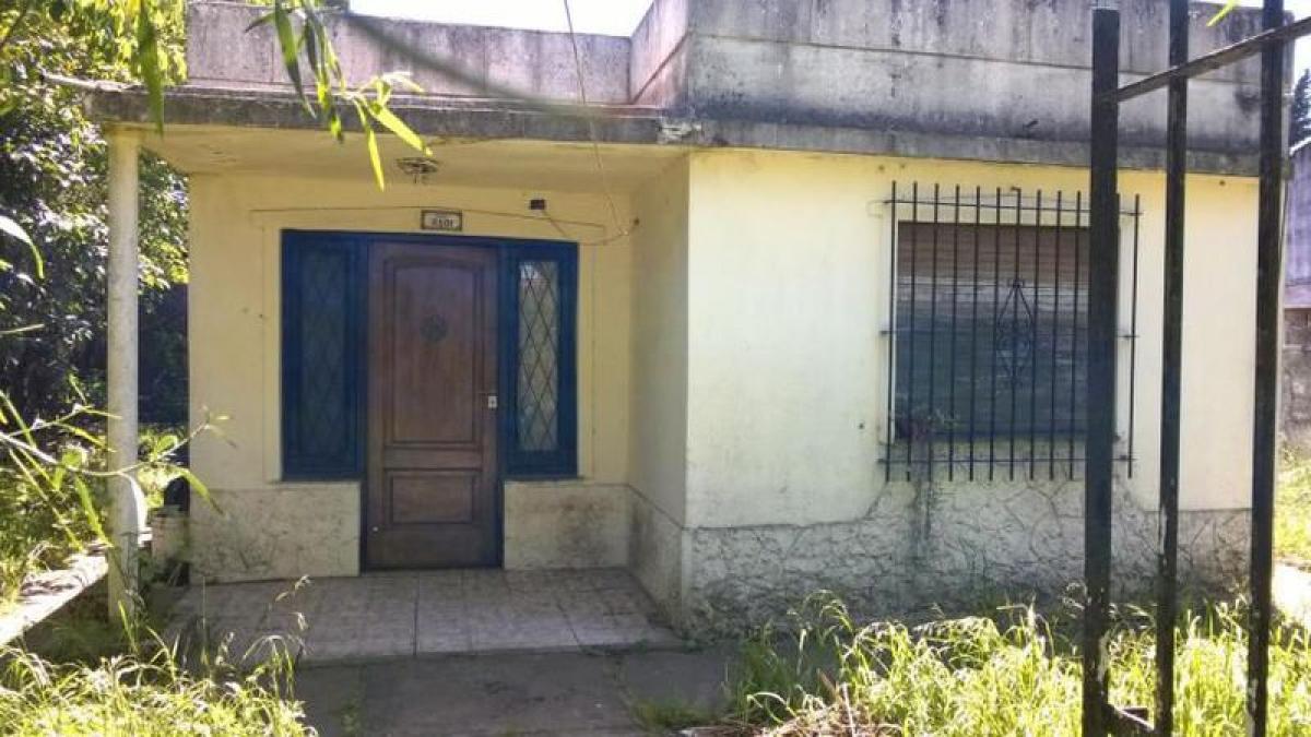 2 bedrooms House in Almirante Brown, Argentina No. 103077