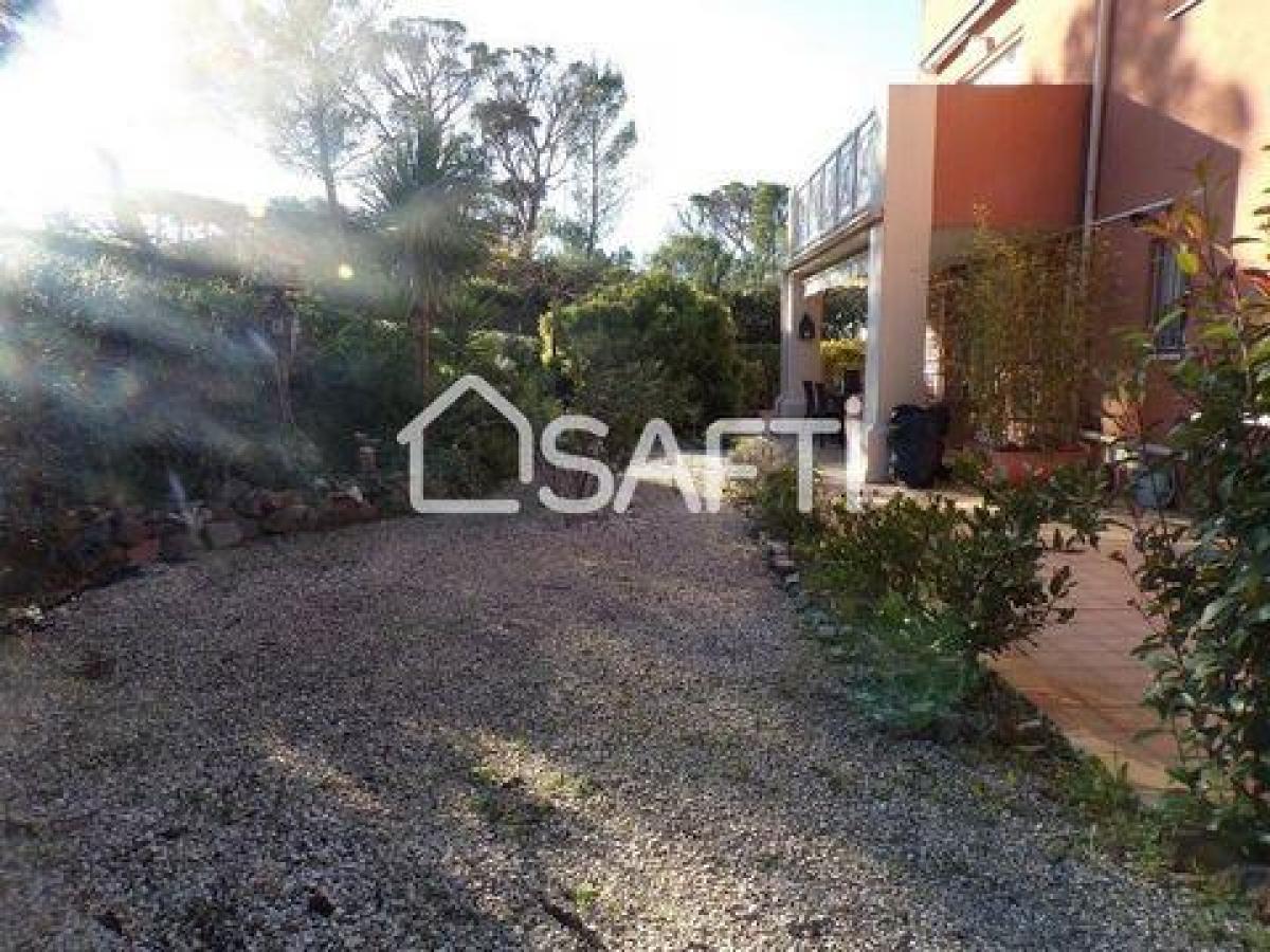 2 bedrooms Apartment in Saint-Raphael, France No. 6426