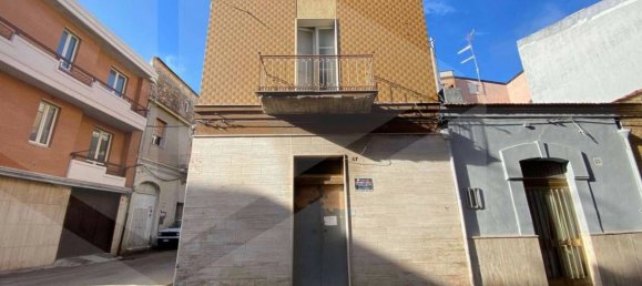 Casa de 3 habitaciónes en San Severo, Italy No. 18875 3