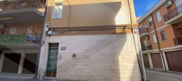 Casa de 3 habitaciónes en San Severo, Italy No. 18875 2