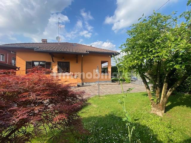 2 Schlafzimmer Villa in Fino Mornasco, Italy, Nr. 273285