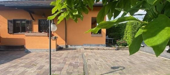2 Schlafzimmer Villa in Fino Mornasco, Italy, Nr. 273285 4