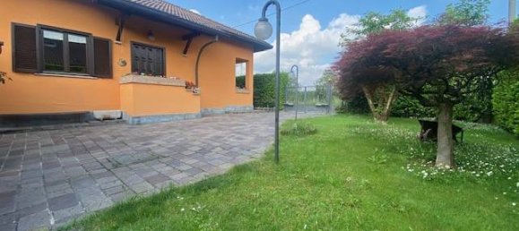 2 Schlafzimmer Villa in Fino Mornasco, Italy, Nr. 273285 2