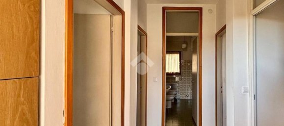 8 rooms House in Conegliano, Italy No. 33715 10