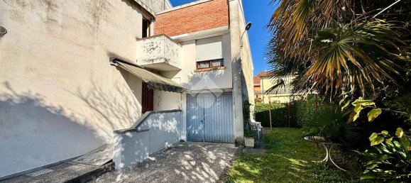 8 rooms House in Conegliano, Italy No. 33715 32