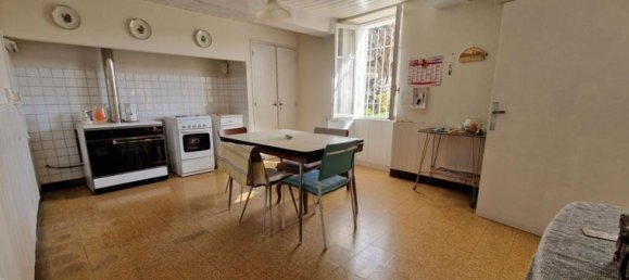 2 bedrooms House in Sauveterre, France No. 279176 3