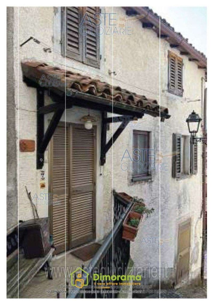 3 rooms Apartment in Fabbriche di Vergemoli, Italy No. 189304