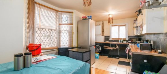 4 bedrooms House in London, United Kingdom No. 2857 8