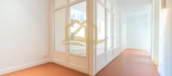 Apartamento de 2 dormitorios en Ciudad Vieja, Spain No. 34008 4