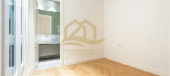 Apartamento de 2 dormitorios en Ciudad Vieja, Spain No. 34008 16