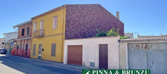 8 bedrooms House in Santa Giusta, Italy No. 353721 2