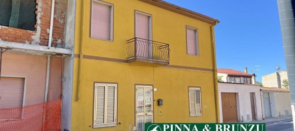 8 bedrooms House in Santa Giusta, Italy No. 353721 5