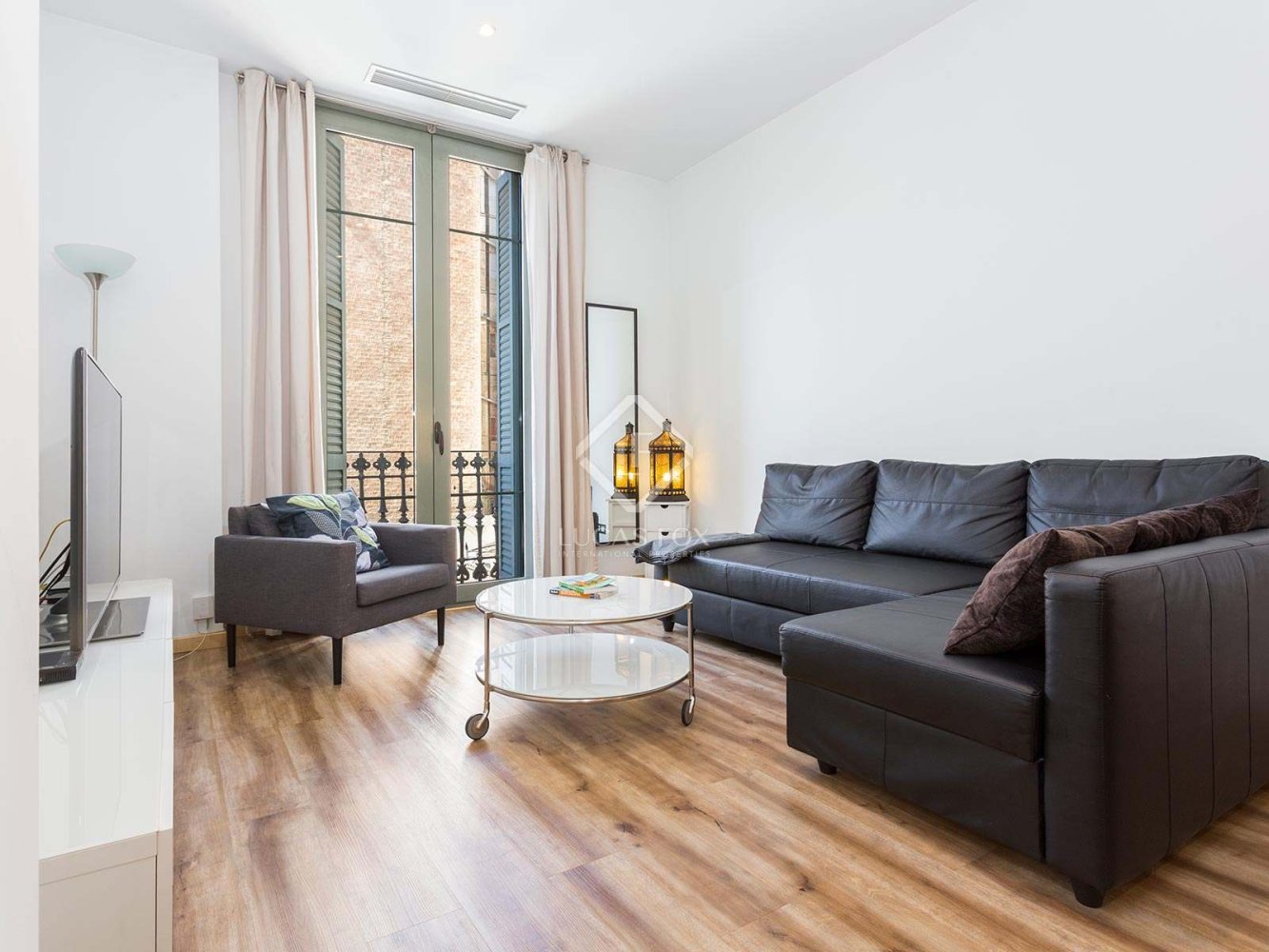 Apartamento de 2 dormitorios en Eixample, Spain No. 24905