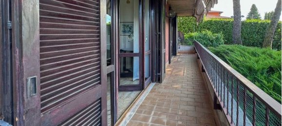 2 bedrooms Apartment in Varese, Italy No. 209976 9