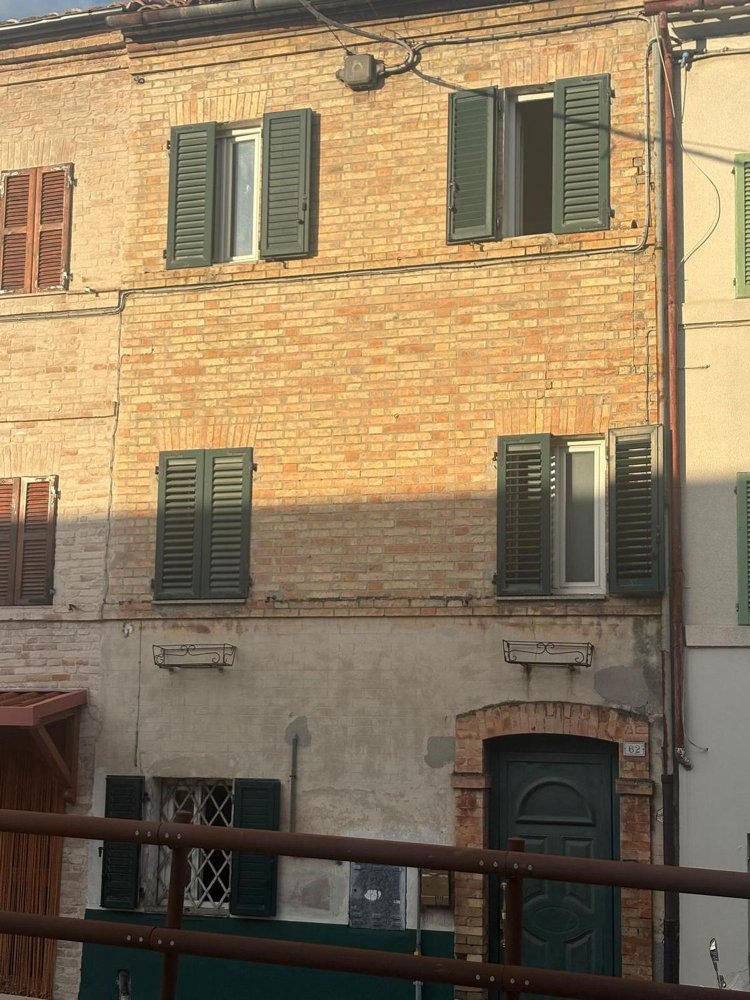 4 bedrooms House in Fermo, Italy No. 330916