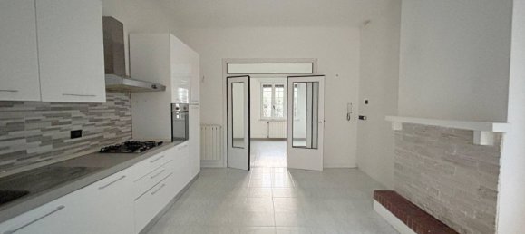 3 rooms Apartment in San Benedetto del Tronto, Italy No. 25486 2