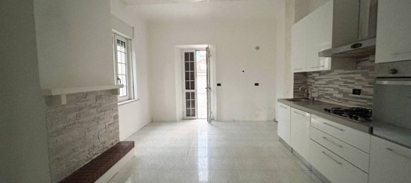 3 rooms Apartment in San Benedetto del Tronto, Italy No. 25486 4