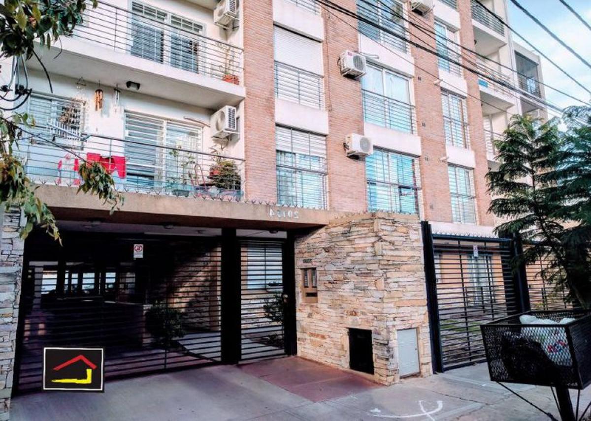 2 bedrooms Apartment in Moron, Argentina No. 1108