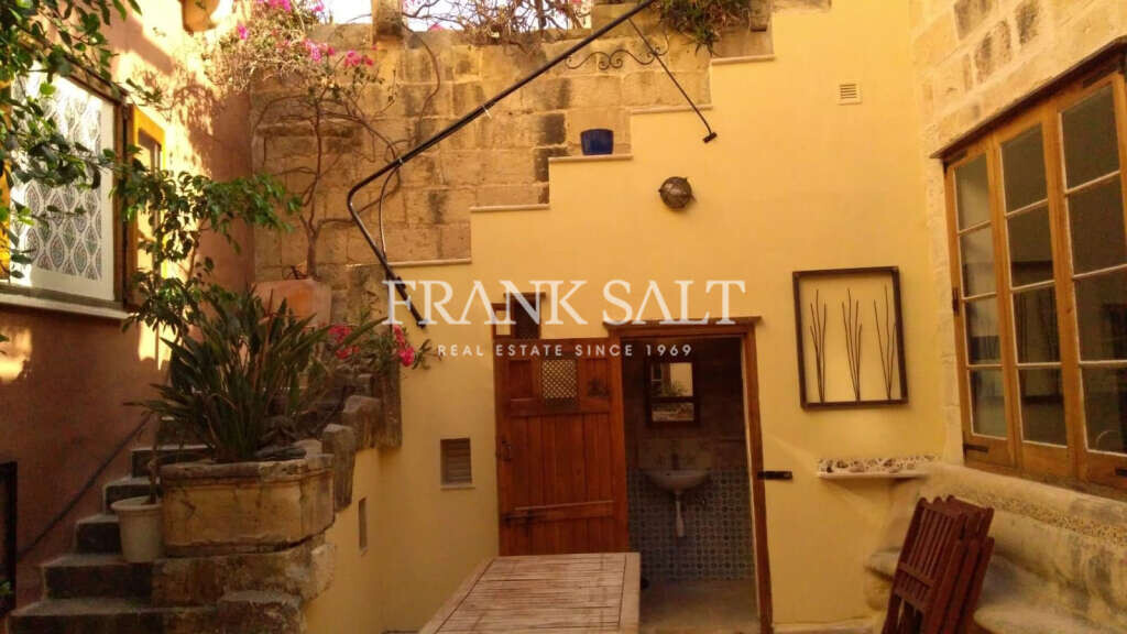 2 bedrooms House in Naxxar, Malta No. 8255