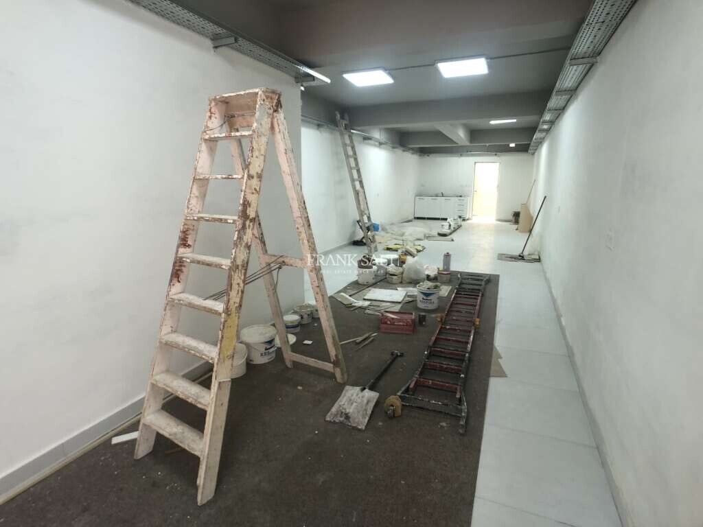 Tienda en Birkirkara, Malta 71 m² No. 13130