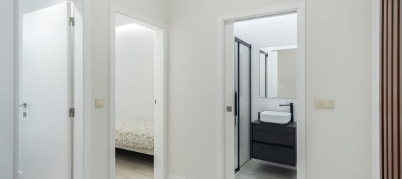 3 bedrooms Apartment in Porto, Portugal No. 53432 16