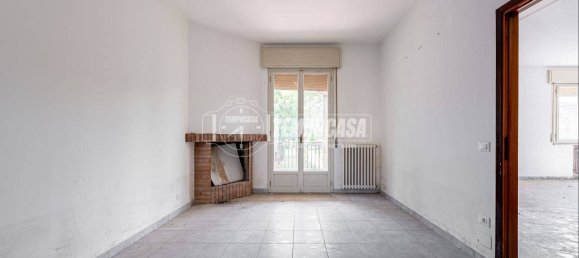 3 bedrooms Apartment in Faenza, Italy No. 374273 7