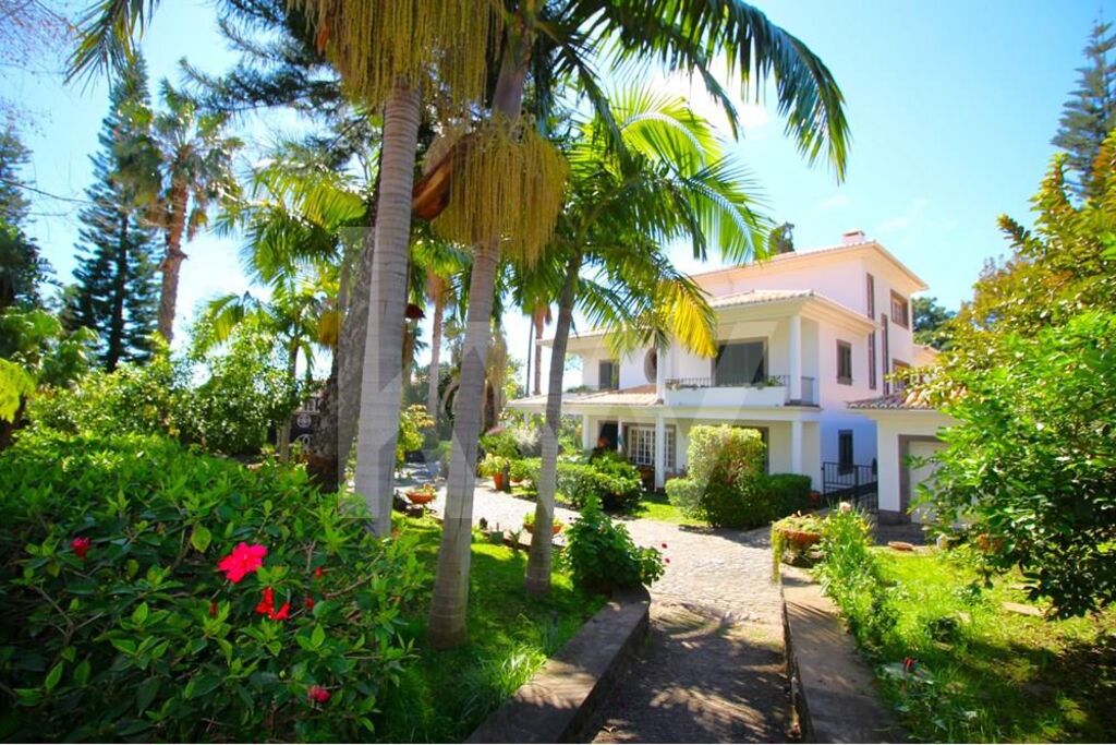 Дом с 7 спальнями в Фуншал, Португалия № 84779