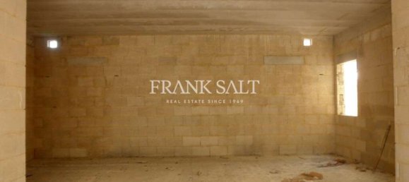 82m² Warehouse in Attard, Malta No. 12899 2