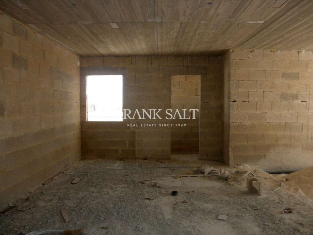 82m² Warehouse in Attard, Malta No. 12899