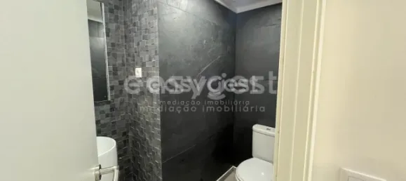 80m² Commercial property in Lisbon, Portugal No. 147236 3