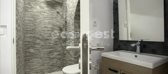 80m² Commercial property in Lisbon, Portugal No. 147236 17