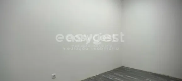 80m² Commercial property in Lisbon, Portugal No. 147236 15