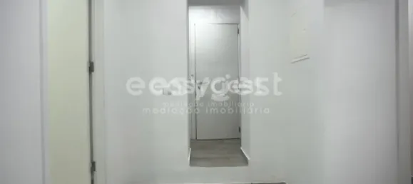 80m² Commercial property in Lisbon, Portugal No. 147236 16