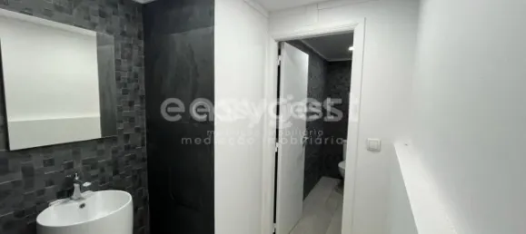 80m² Commercial property in Lisbon, Portugal No. 147236 4