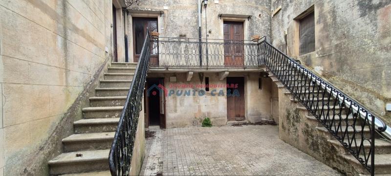 13 rooms House in Erice, Italy No. 143122