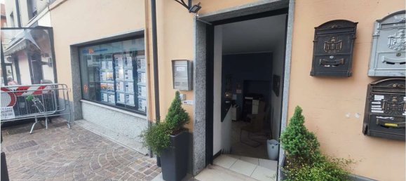 65m² Commercial property in Oggiono, Italy No. 275982 2