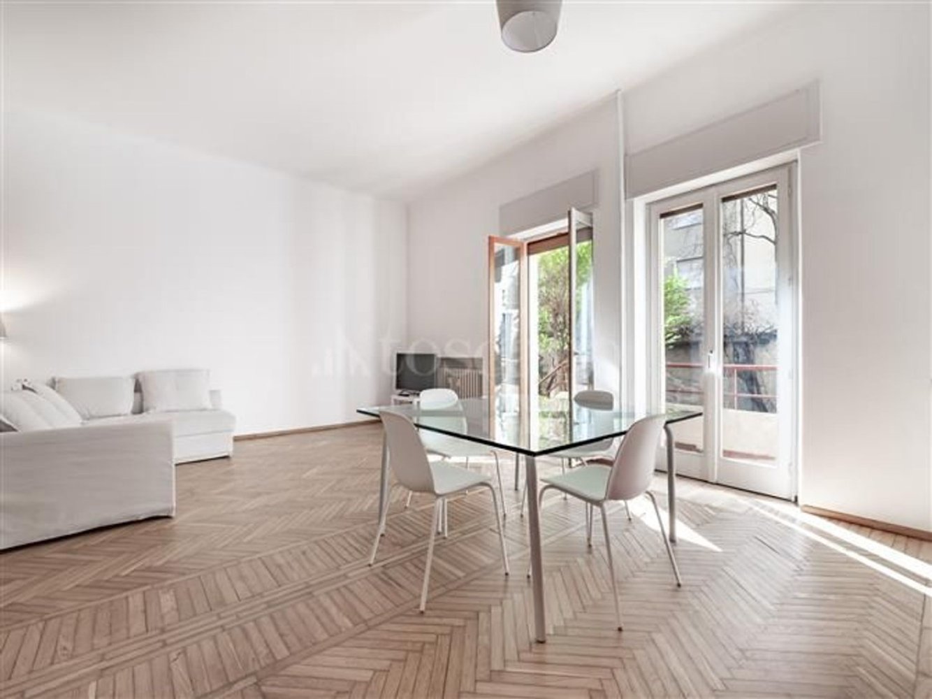 4 rooms Apartment in Milan, Italy No. 243915