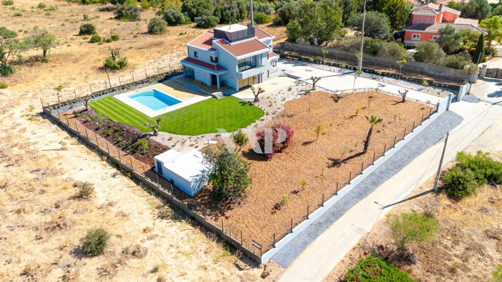 7 bedrooms Villa in Quarteira, Portugal No. 31920