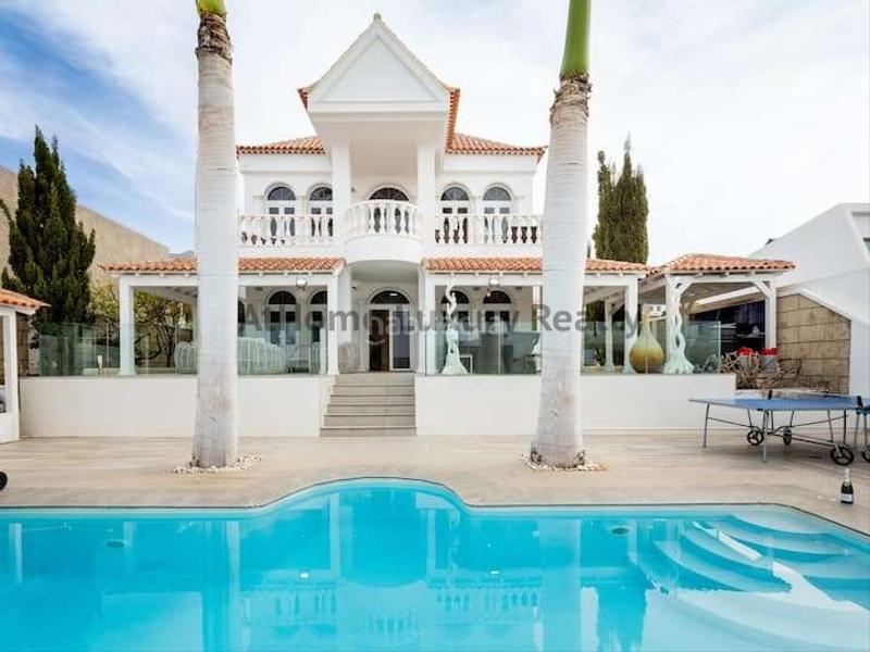 4 bedrooms Villa in Adeje, Spain No. 24986