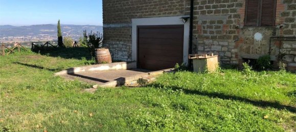 5 rooms Apartment in Monte Castello di Vibio, Italy No. 84012 6