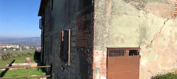 5 rooms Apartment in Monte Castello di Vibio, Italy No. 84012 4