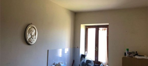 5 rooms Apartment in Monte Castello di Vibio, Italy No. 84012 22