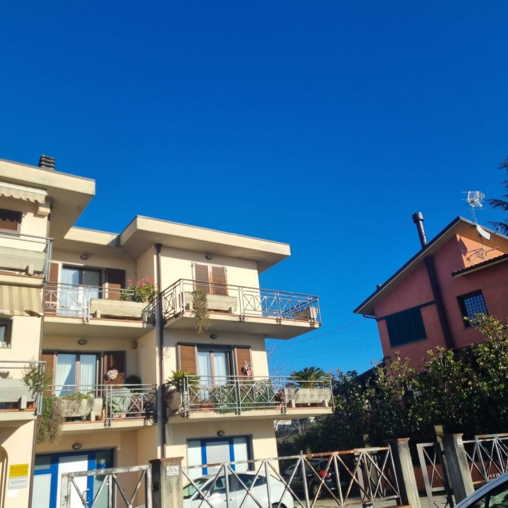 5 rooms Apartment in Massa e Cozzile, Italy No. 45979