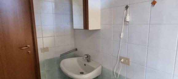 5 rooms Apartment in Massa e Cozzile, Italy No. 45979 15