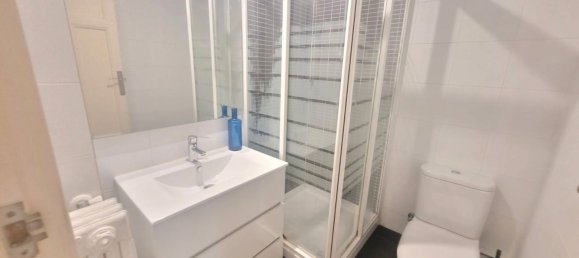 3 bedrooms Apartment in Madrid, Spain No. 171577 10