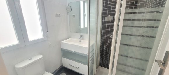 3 bedrooms Apartment in Madrid, Spain No. 171577 8