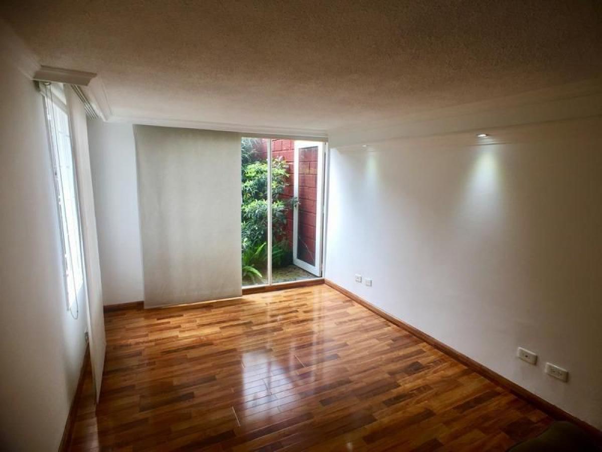 3 bedrooms House in Bogota, Colombia No. 13716