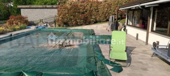 2 bedrooms Villa in Capiago Intimiano, Italy No. 259920 4