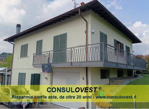 2 bedrooms Villa in Capiago Intimiano, Italy No. 259920